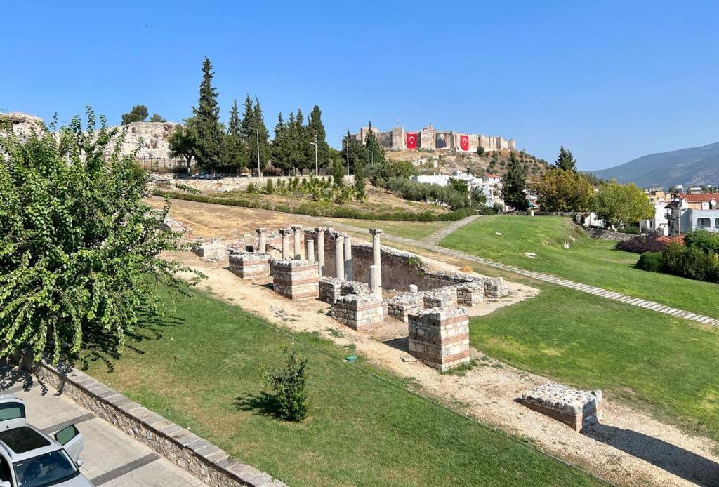 Ephesus Selcuk Castle View Suites Bagian luar foto