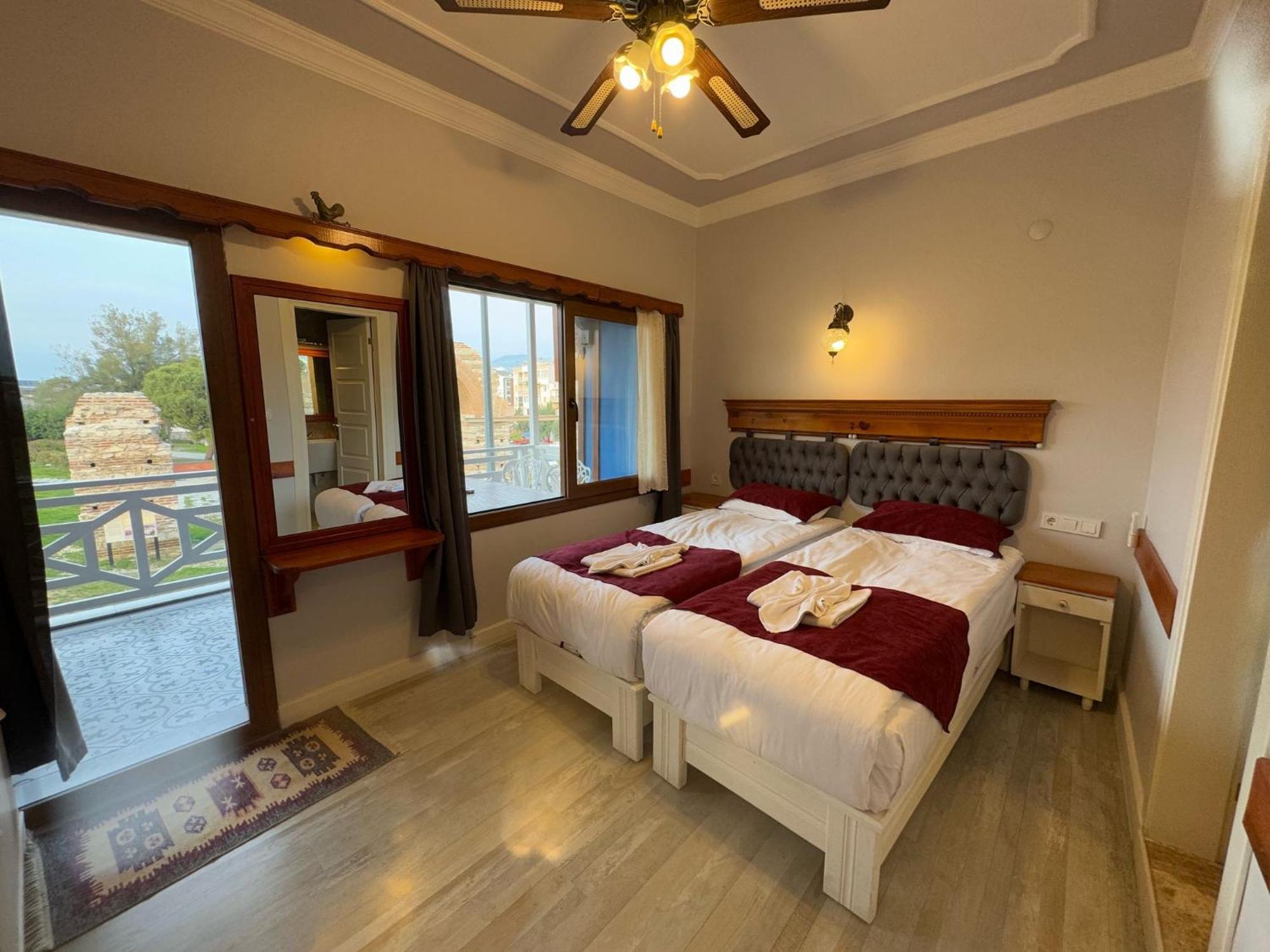 Ephesus Selcuk Castle View Suites Bagian luar foto