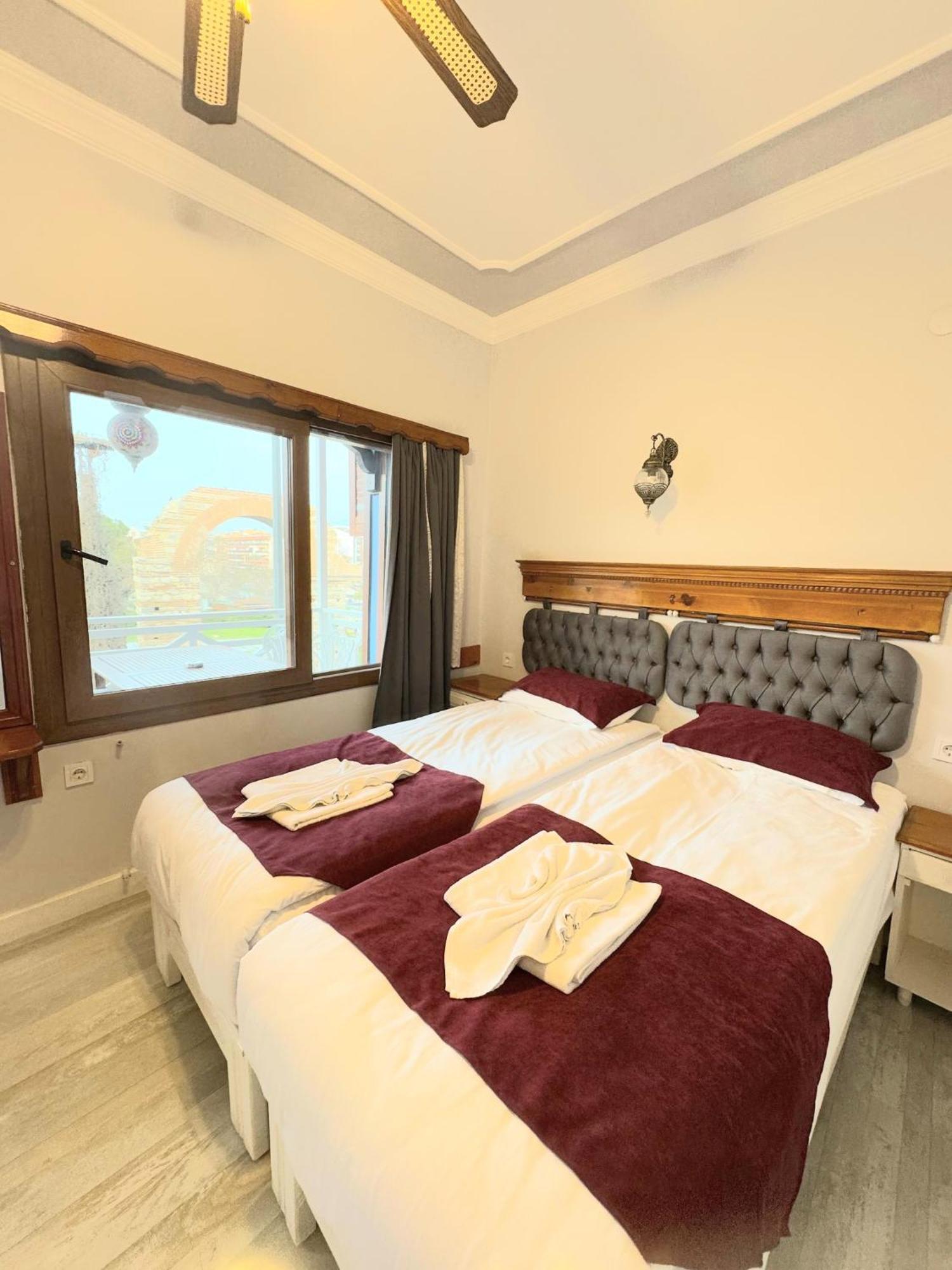 Ephesus Selcuk Castle View Suites Bagian luar foto