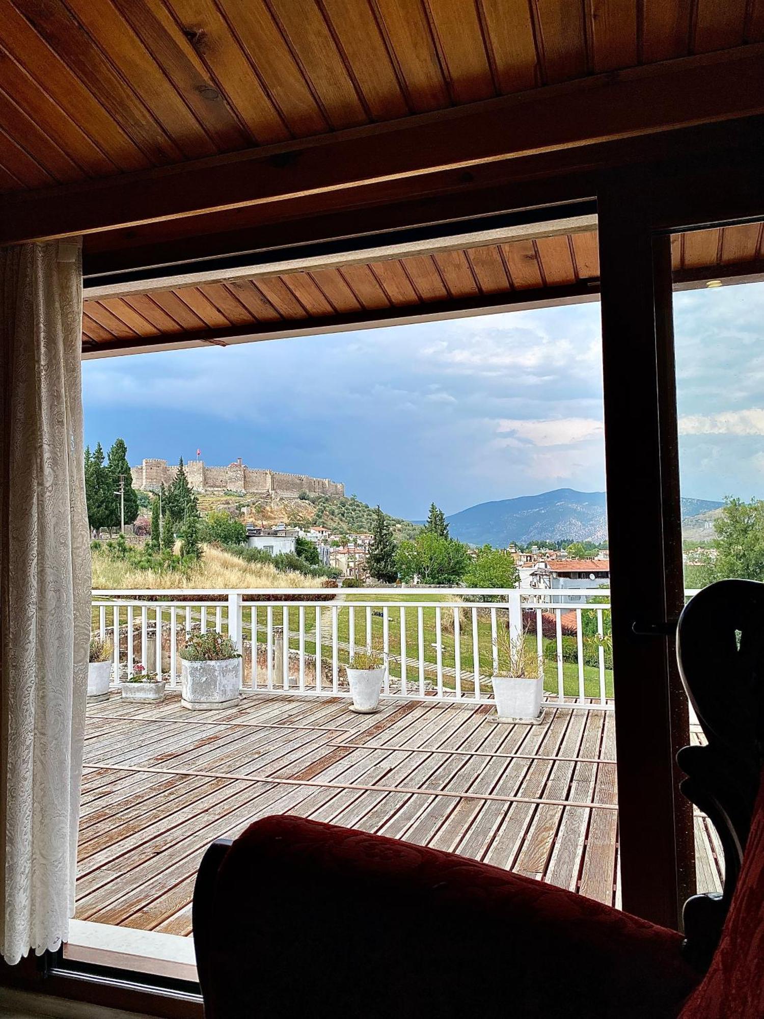 Ephesus Selcuk Castle View Suites Bagian luar foto